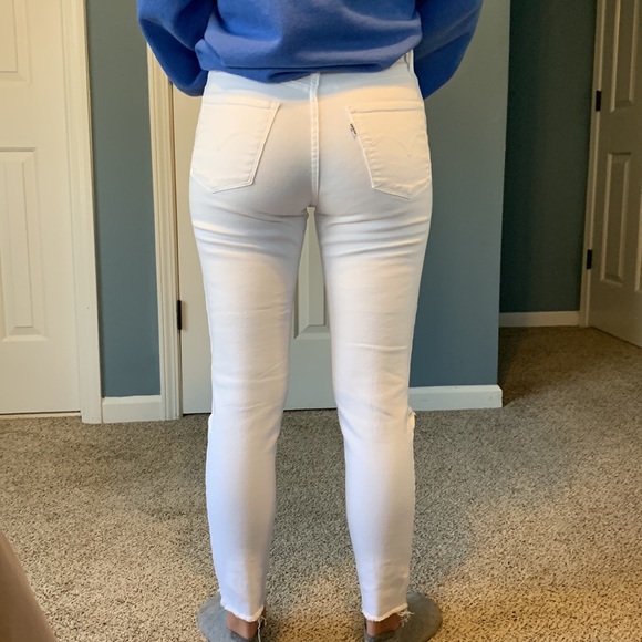 Levi’s White 721 High Rise Skinny 26 distressed - Picture 3 of 9